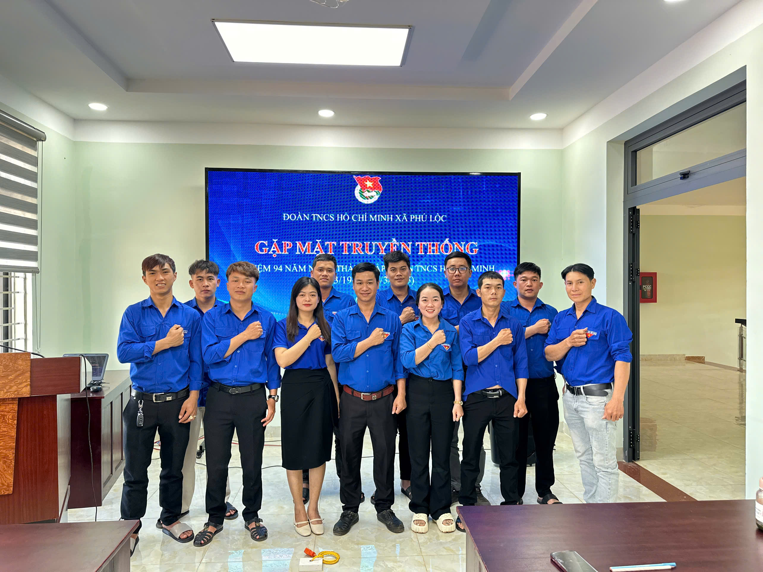ĐOÀN XÃ TỔ CHỨC GẶP MẶT TRUYỀN THỐNG KỶ NIỆM 94 NĂM NGÀY THÀNH LẬP ĐOÀN TNCS HỒ CHÍ MINH